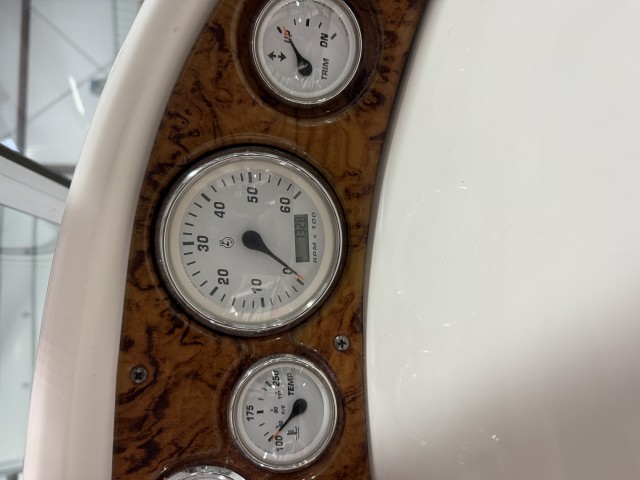 2004 LARSON CABRIO 274  for sale at True North Yacht Sales & Service