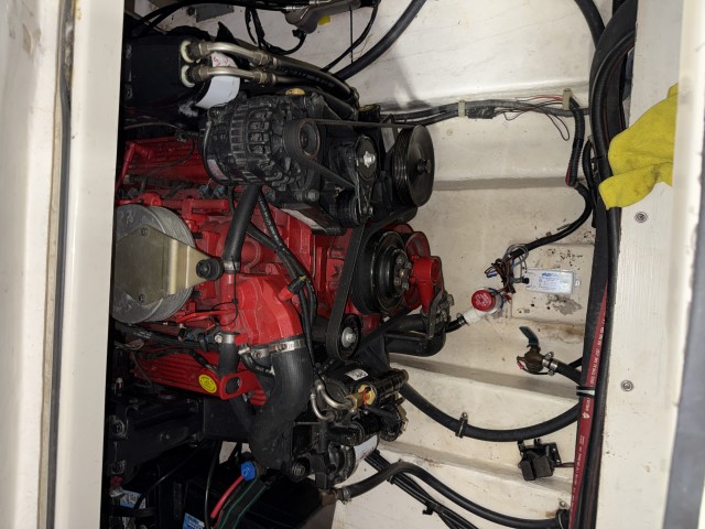 2004 LARSON CABRIO 274  for sale at True North Yacht Sales & Service