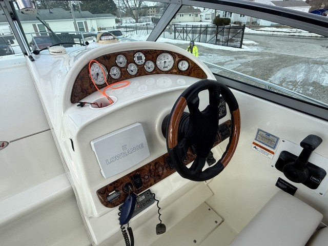 2004 LARSON CABRIO 274  for sale at True North Yacht Sales & Service