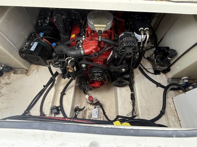 2004 LARSON CABRIO 274  for sale at True North Yacht Sales & Service