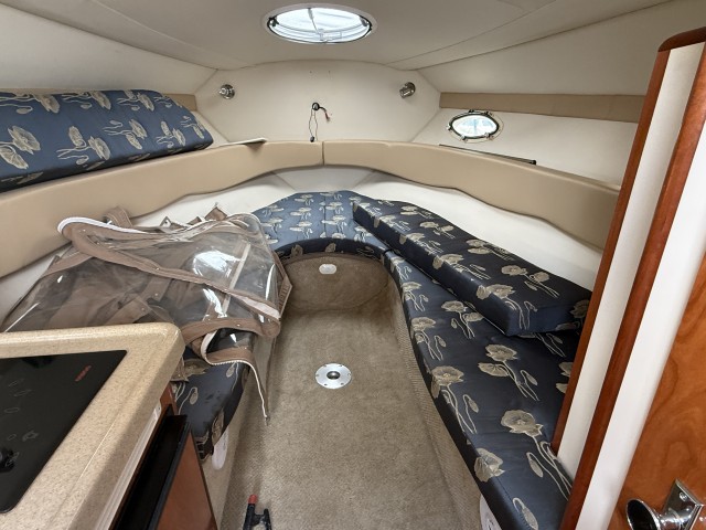 2004 LARSON CABRIO 274  for sale at True North Yacht Sales & Service
