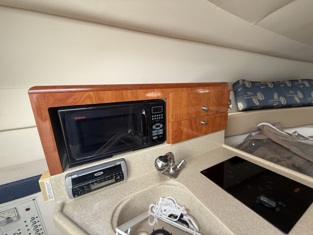 2004 LARSON CABRIO 274  for sale at True North Yacht Sales & Service