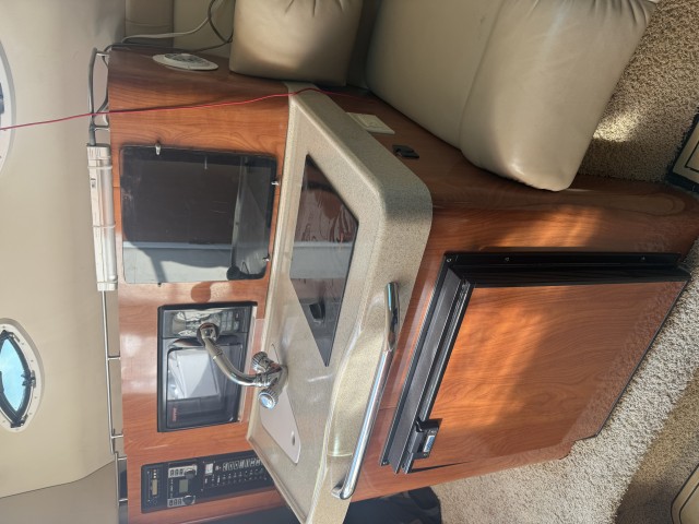 2007 LARSON CABRIO 260  for sale at True North Yacht Sales & Service