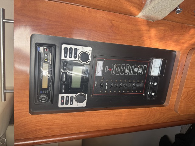 2007 LARSON CABRIO 260  for sale at True North Yacht Sales & Service