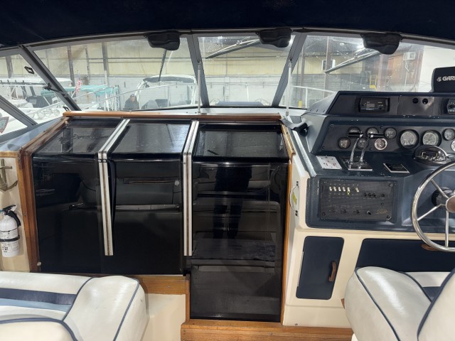 1986 SEA RAY 340 Express  for sale at True North Yacht Sales & Service