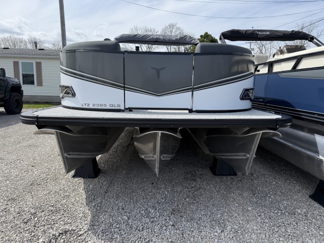 2025 TAHOE  Quad Lounger Shift 2385  for sale at True North Yacht Sales & Service