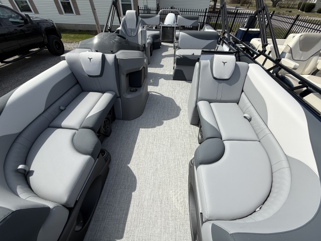 2025 TAHOE  Quad Lounger Shift 2385  for sale at True North Yacht Sales & Service