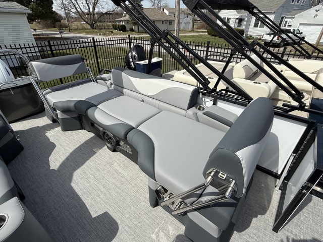 2025 TAHOE  Quad Lounger Shift 2385  for sale at True North Yacht Sales & Service