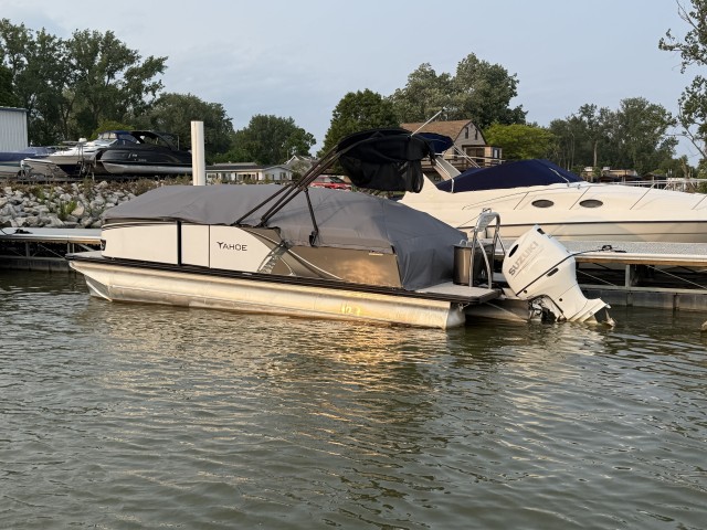 2025 TAHOE  Quad Lounger Shift 2385  for sale at True North Yacht Sales & Service